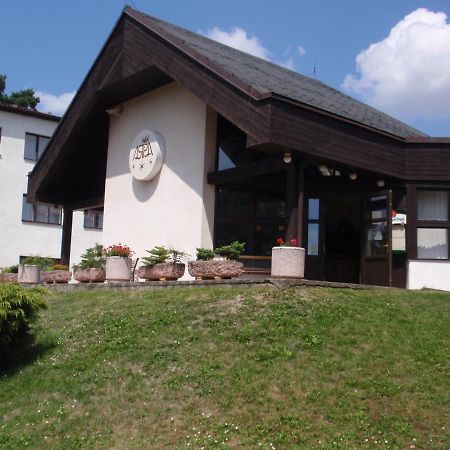 Hotel Astra Tuchlovice Extérieur photo