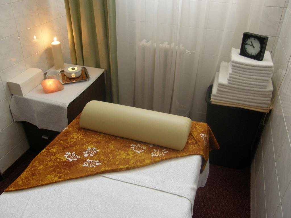 Hotel Astra Tuchlovice Extérieur photo