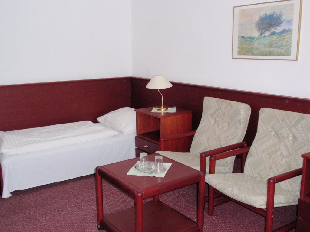 Hotel Astra Tuchlovice Chambre photo