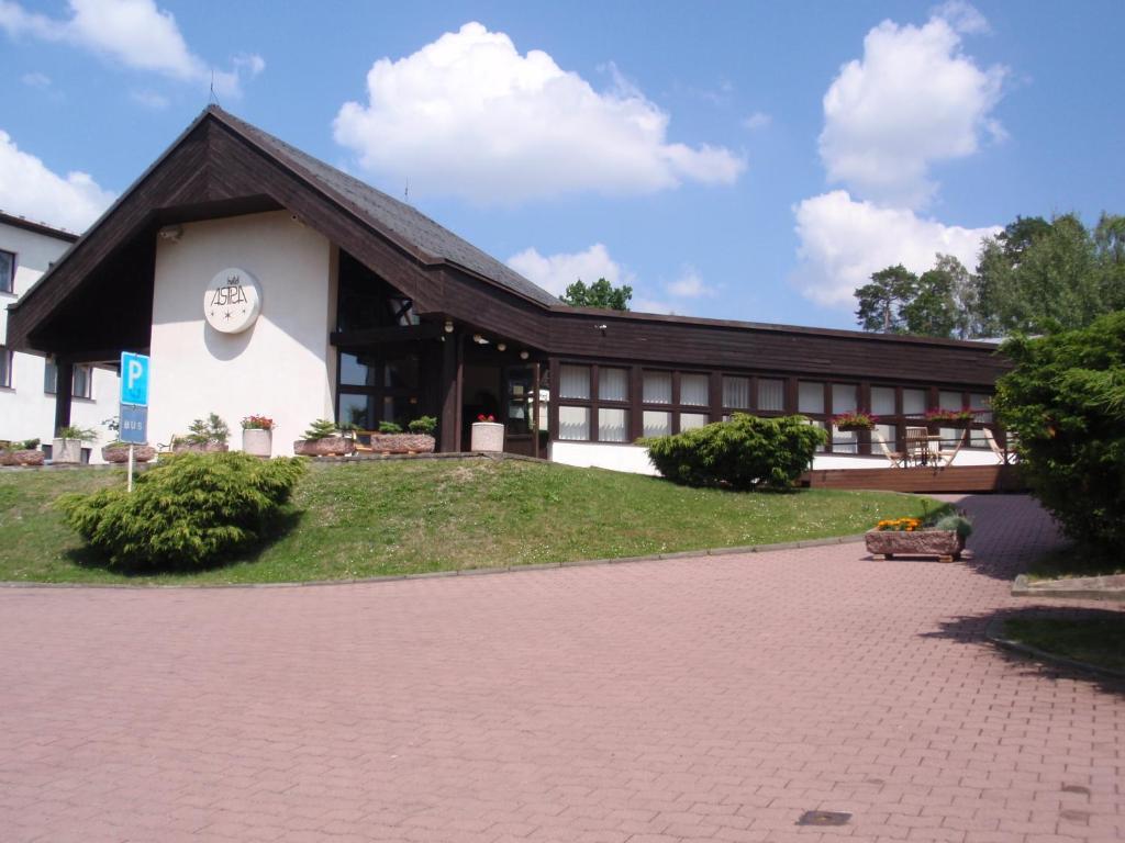 Hotel Astra Tuchlovice Extérieur photo
